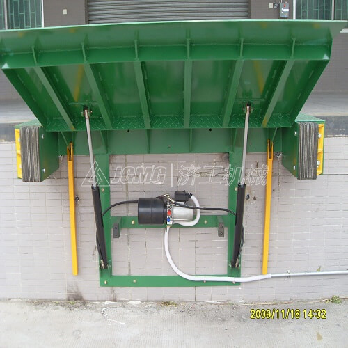 無(wú)地坑固定式登車橋